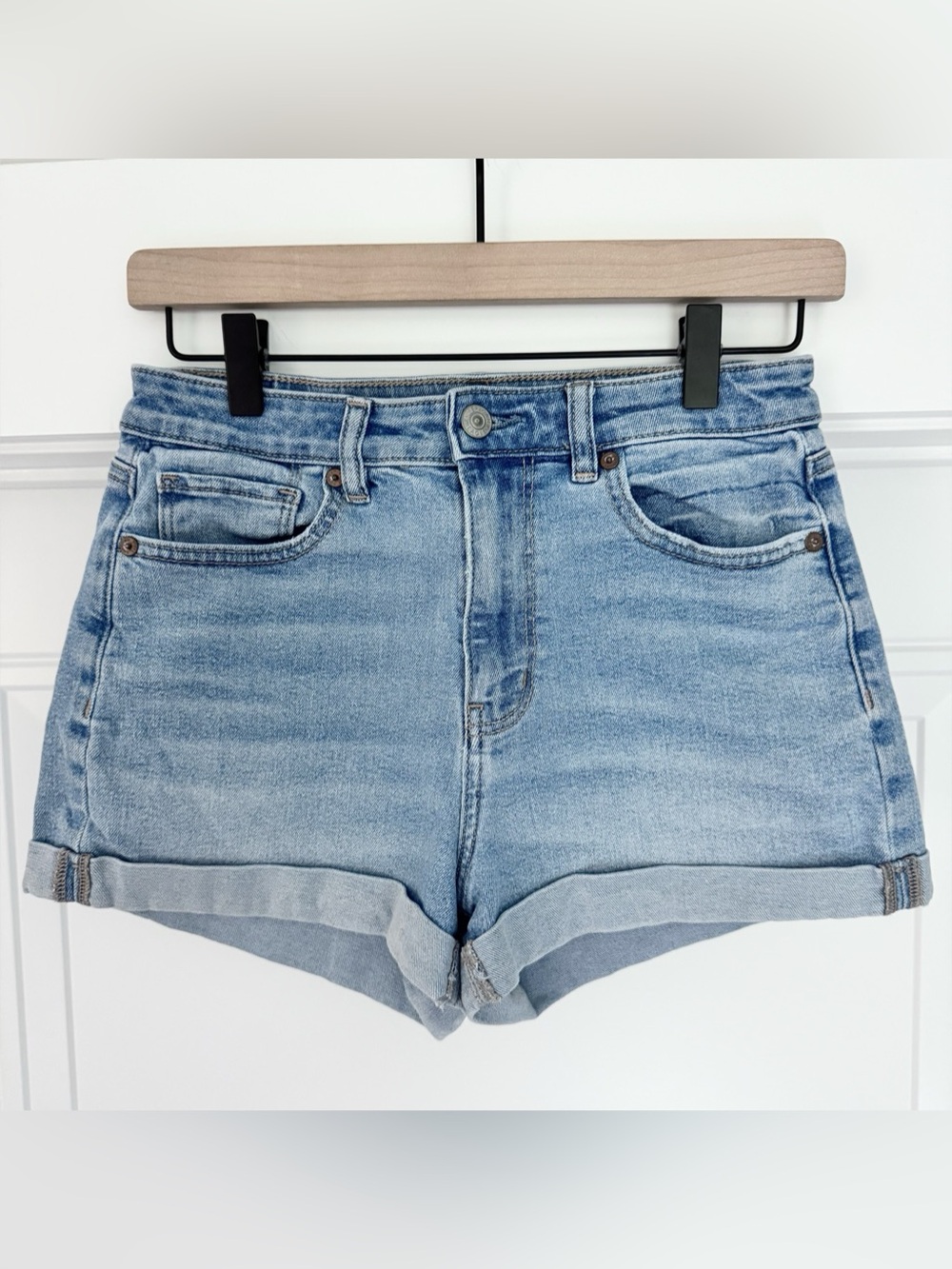 American Eagle High Rise Light Wash Cuffed Denim Shorts, Size 4